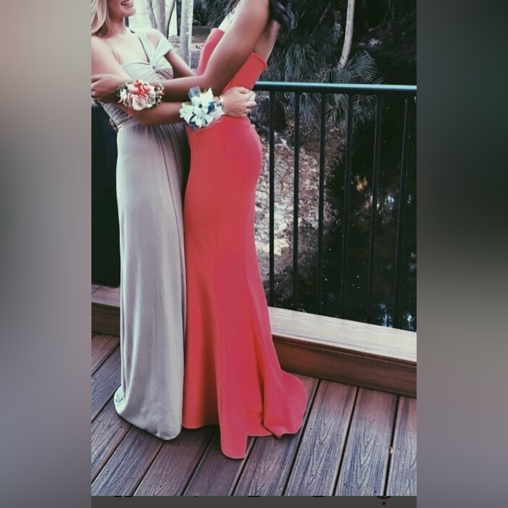 Elizabeth and James “Kendra” dress
